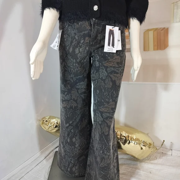 Women's Pants - Picture 2 of 5